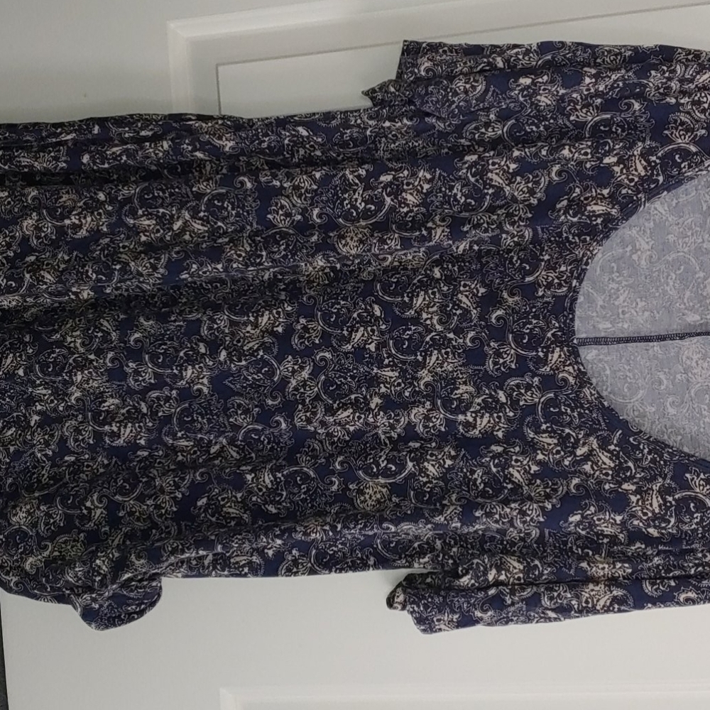 3/4 sleeve, slits on sides, super soft and stretch